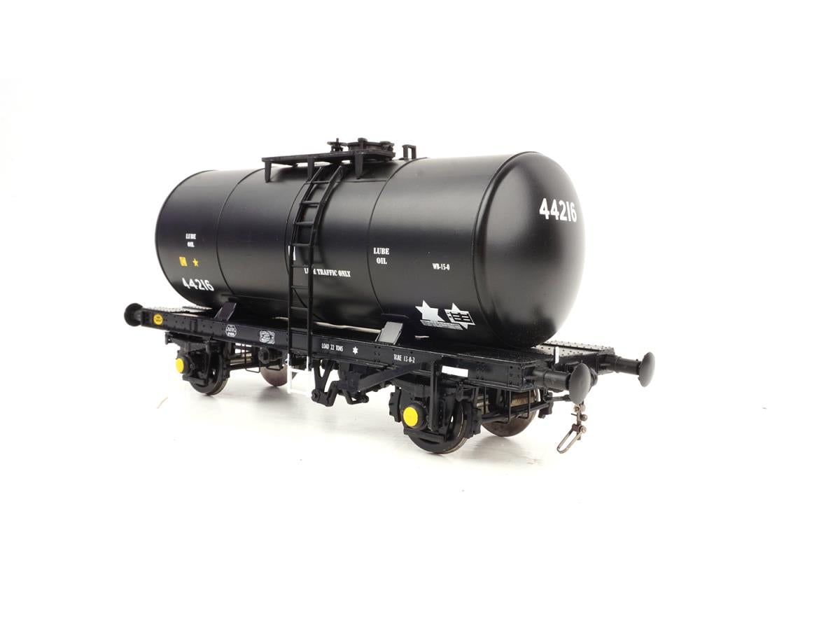Heljan 1019  35t B Tank Wagon Esso Black 'Lube Traffic Only' O Gauge