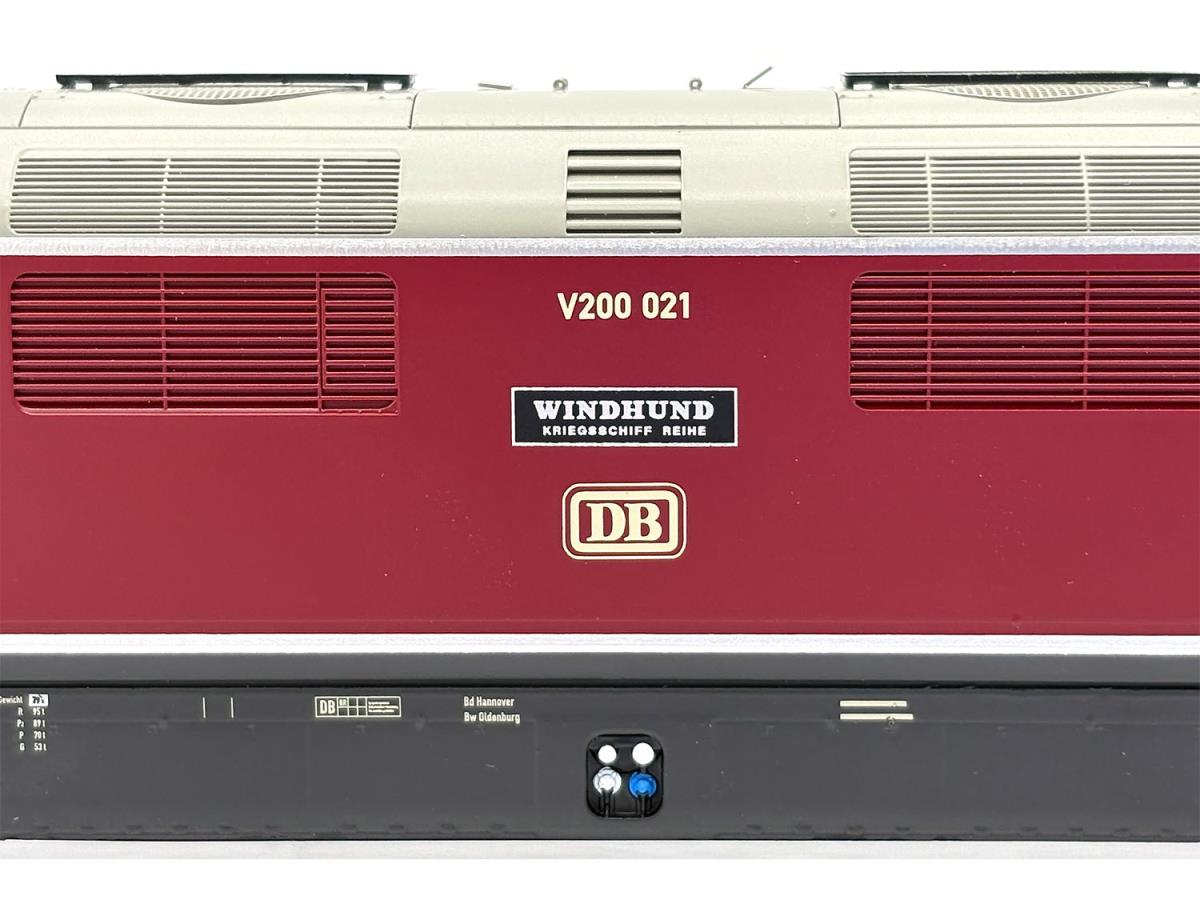 Heljan Class 42 V200 021 Winhund DB Livery HN4244 OO Gauge