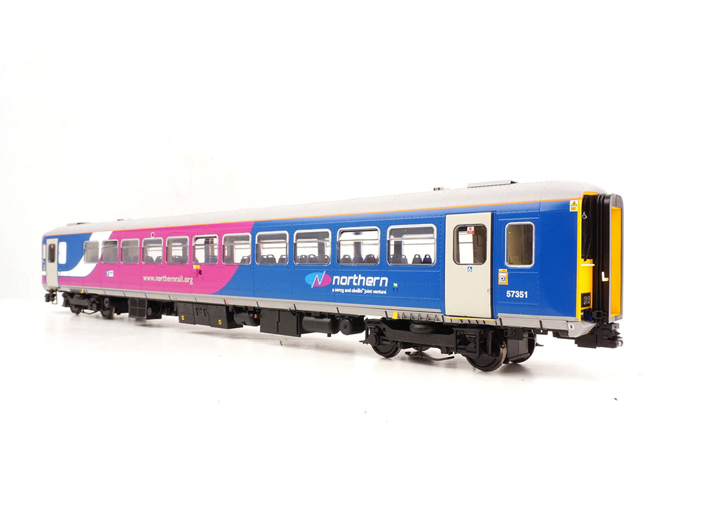 Heljan Class 153 351 Northern (DCC-Sound) HN53253 O Gauge