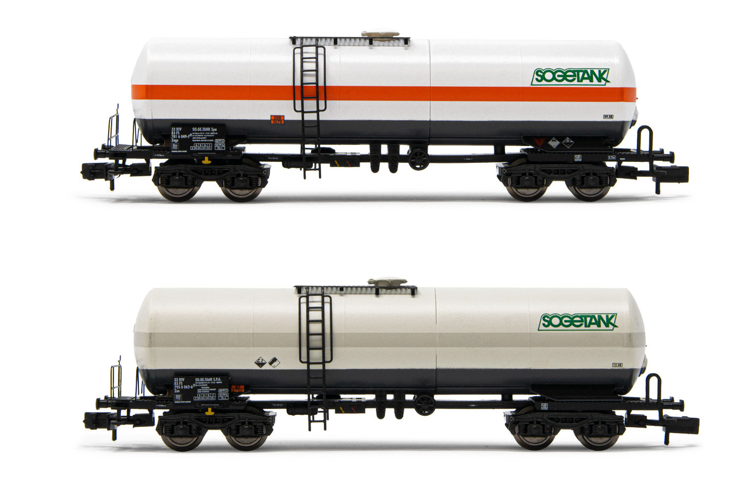 Arnold HN6539 FS, 2-units pack Tank wagon 4 axles Zags/Zas "SOGETANK", light grey livery, with and without orange stripe, ep. V N Gauge