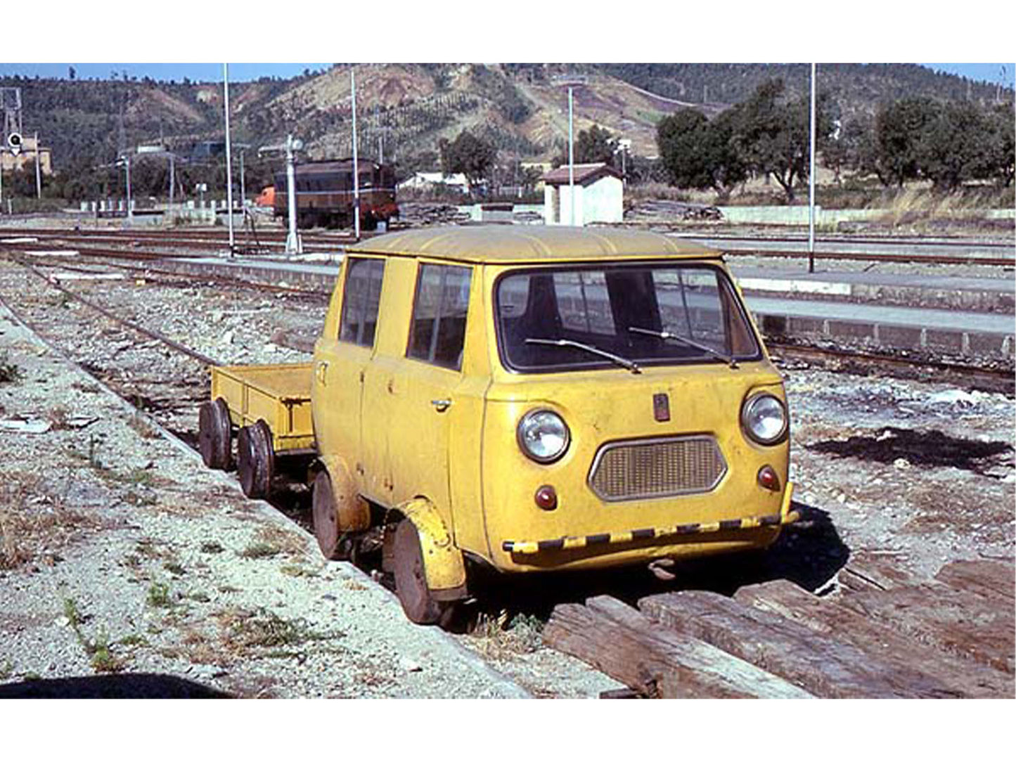 Rivarossi 9006 FS Draisina Fiat 500 Rail Vehicle & Trailer IV HO Gauge