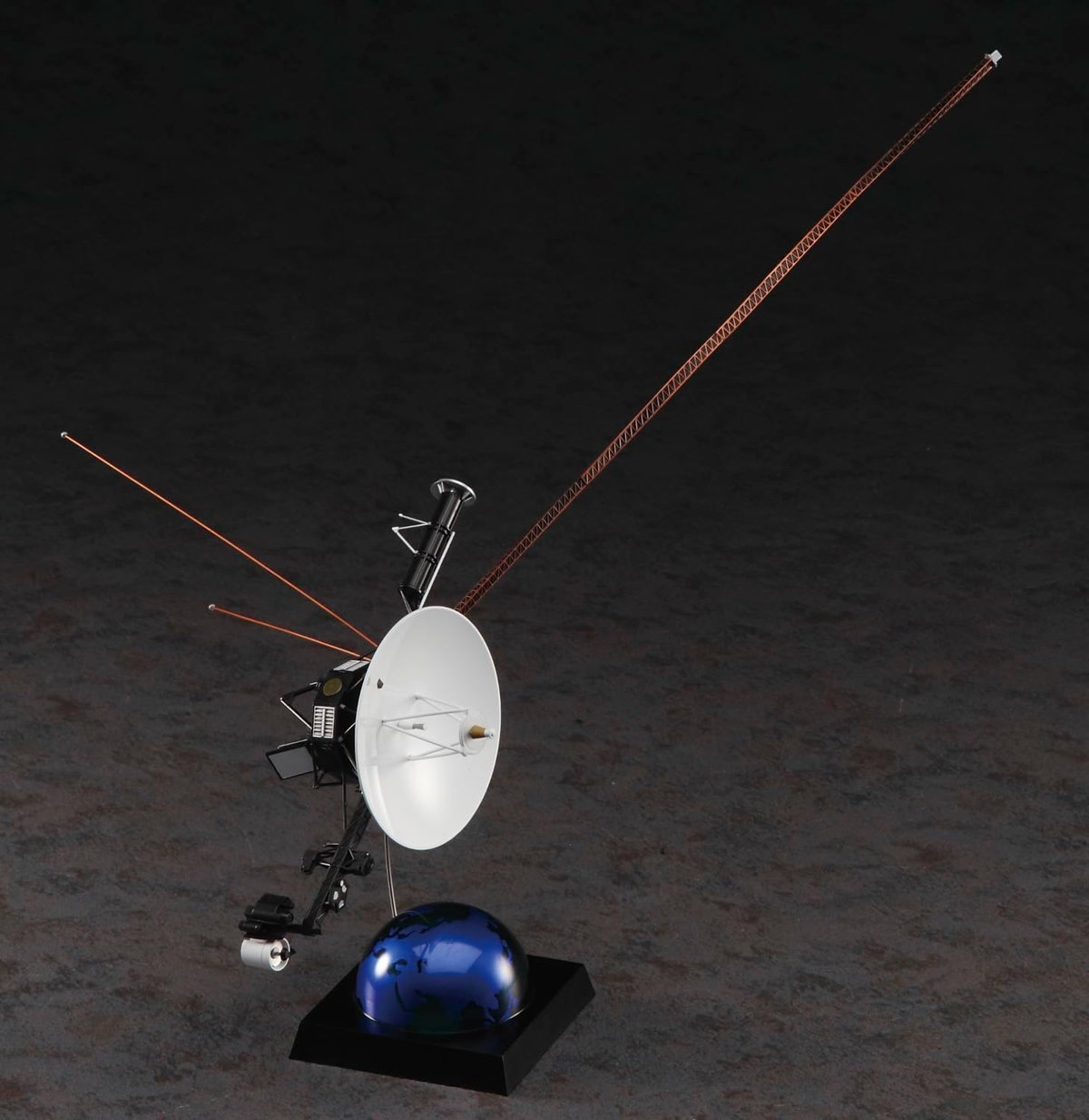 Hasegawa HSP635 Unmanned SpaceProbe Voyager W/Mission EmblemPatch 1:48 Model Kit