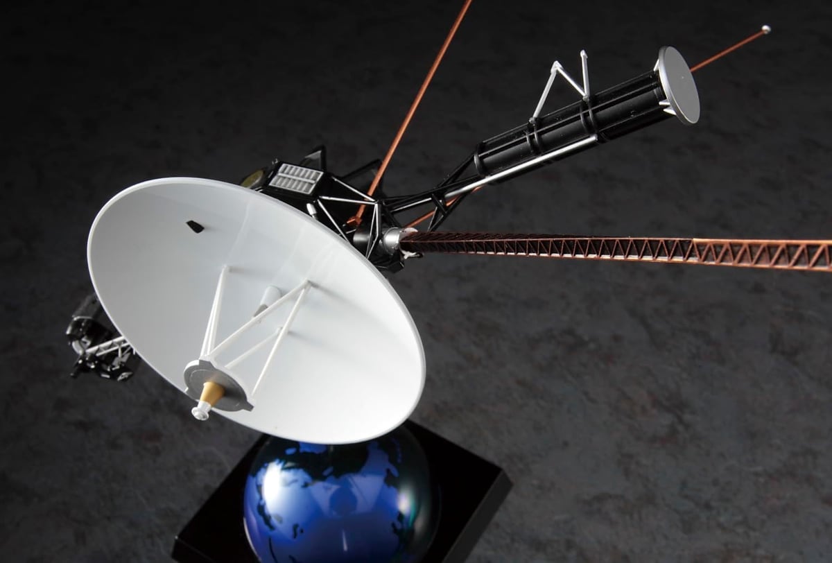 Hasegawa HSP635 Unmanned SpaceProbe Voyager W/Mission EmblemPatch 1:48 Model Kit