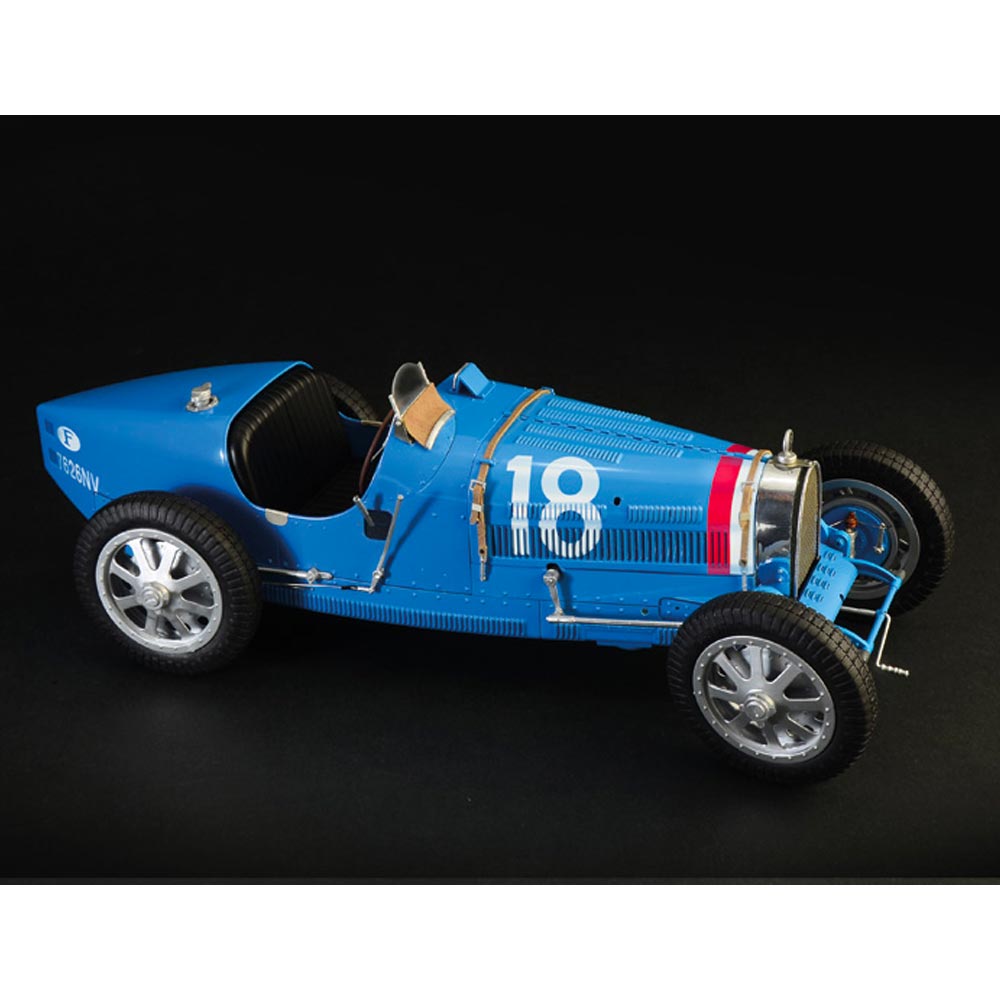 Italeri 4710  Bugatti Type 35B 1:12 Car Model Kit