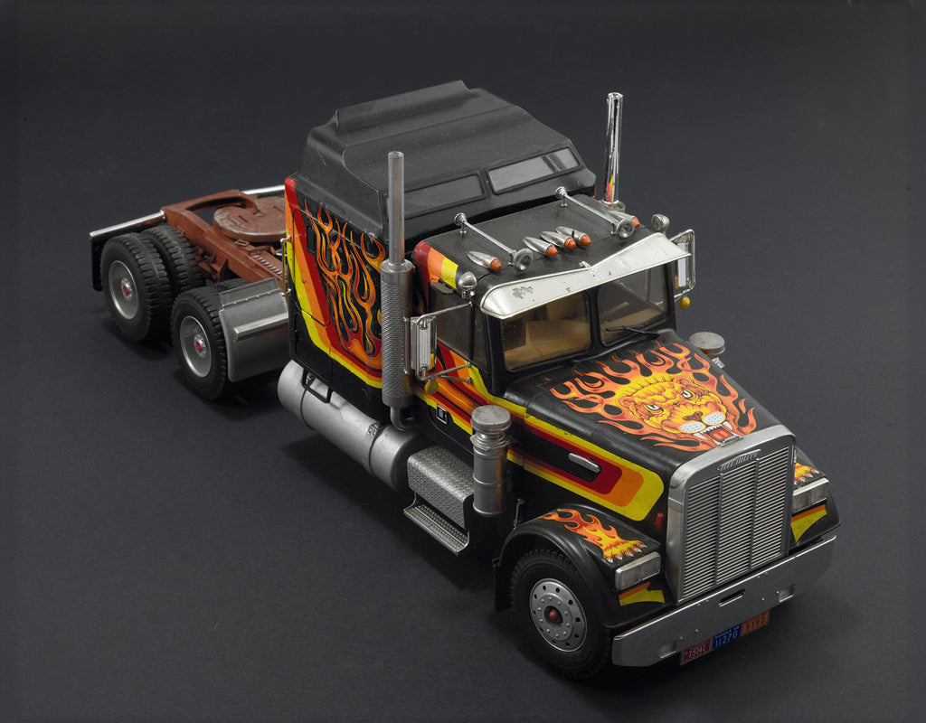 Italeri 90785 Freightliner Aerodyne Truck 1:24 Model Kit