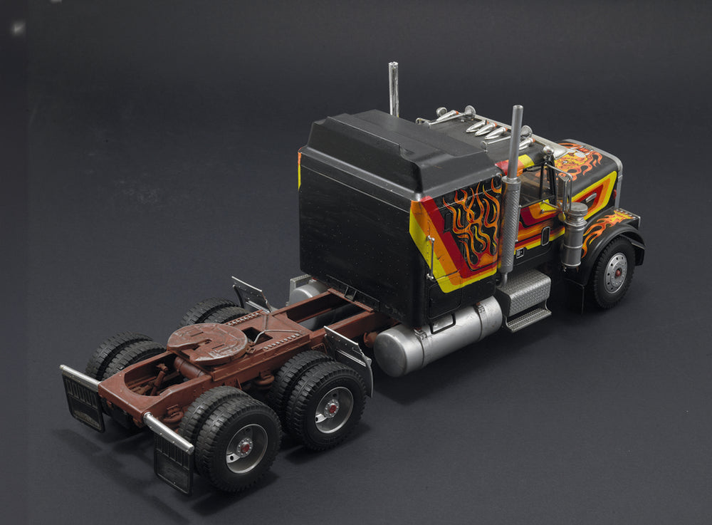 Italeri 90785 Freightliner Aerodyne Truck 1:24 Model Kit