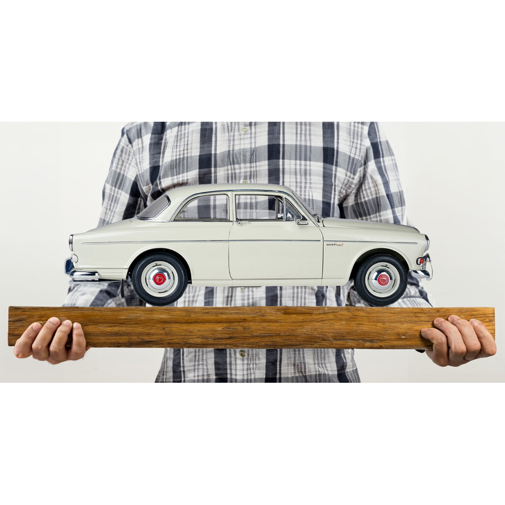 IXO Full Kit: Volvo Amazon 122S 1:8 Metal Model Kit