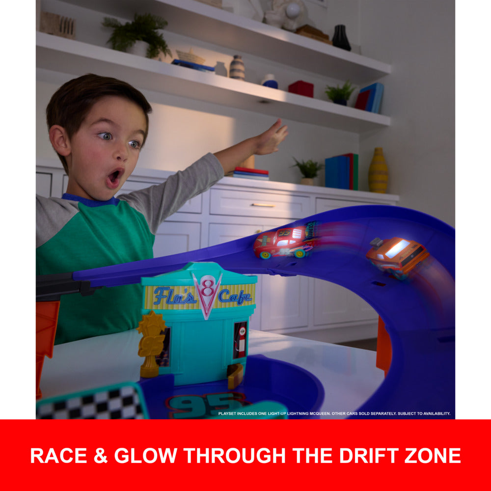Disney & Pixar Cars Light Up Playset JMT57