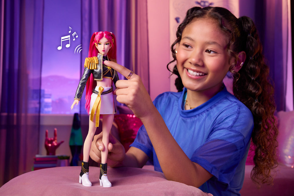 KPop Demon Hunters HUNTR/X Mira Golden Singing Doll Age 4+ Mattel JRN41