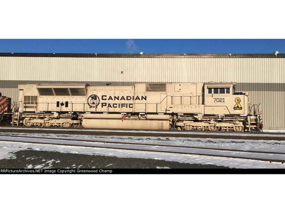 Kato SD70ACU Diesel CP Military Heritage 7021 Beige K176-8542 N Gauge