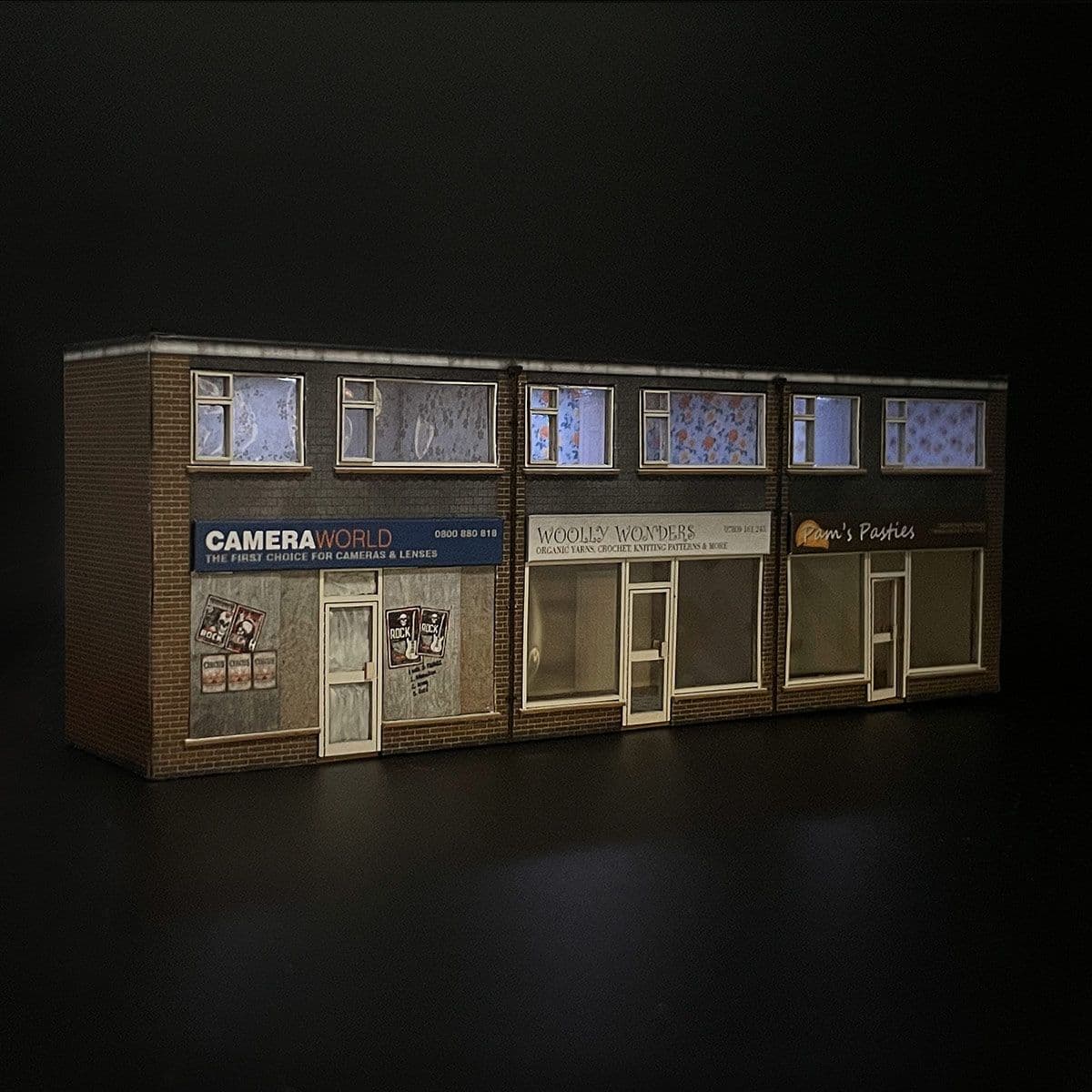 Scale Model Scenery KX089 Low-Relief 1970's Terraced Shops OO/HO Gauge