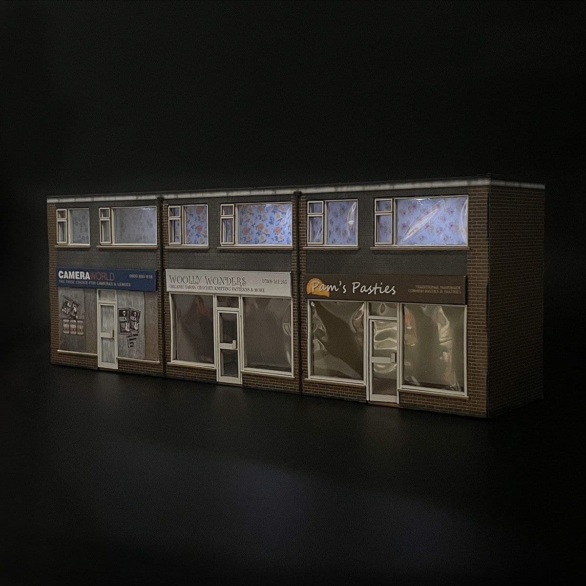Scale Model Scenery KX089 Low-Relief 1970's Terraced Shops OO/HO Gauge