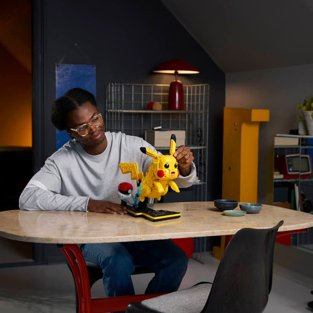 LEGO Pokemon 72152 Pikachu and Poké Ball Age 18+ 2050pcs