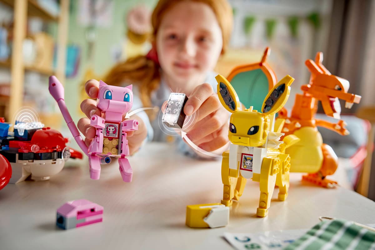 LEGO Pokémon 72161 SMART Play: Drone Search for Mythical Mew Age 8+ 429pcs