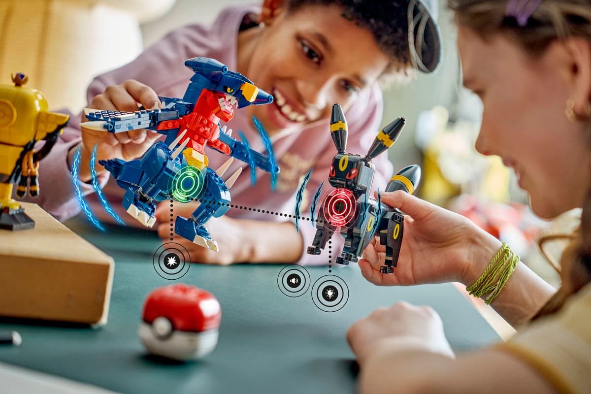 LEGO Pokémon 72165 SMART Play: Umbreon vs. Garchomp Championship Battle Age 10+ 831pcs