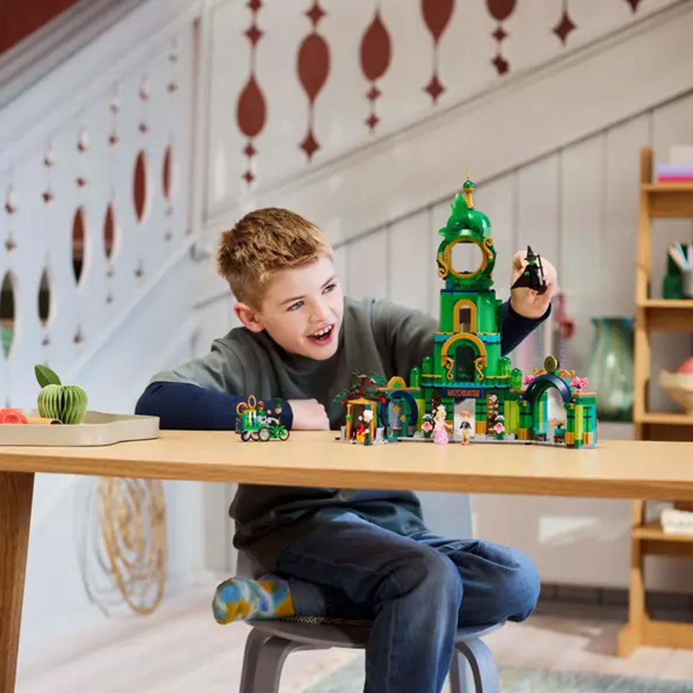 LEGO Wicked 75684 Welcome to Emerald City Age 9+ 945pcs