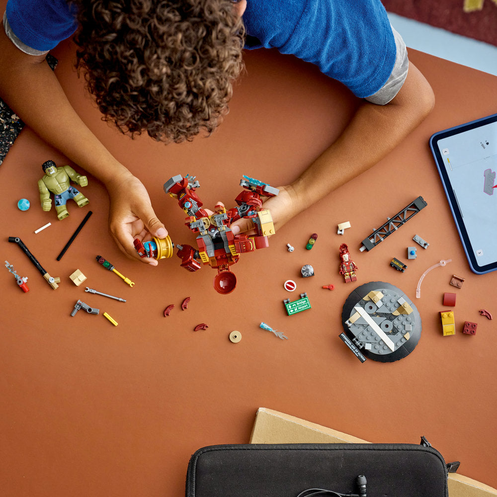 LEGO Super Heroes 76343 Epic Battle: Hulkbuster vs. The Hulk Age 9+ 413pcs