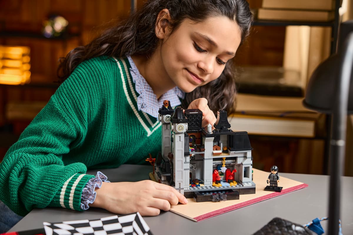 LEGO Wednesday 76788 Nevermore Academy Age 10+ 890pcs