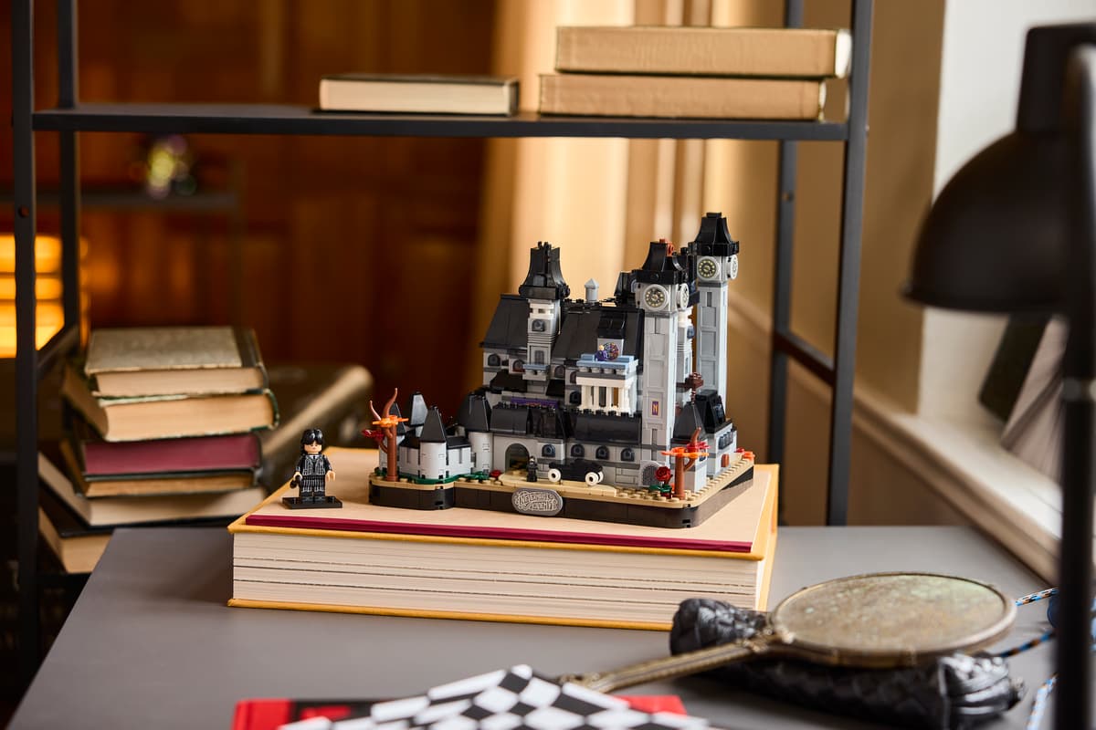 LEGO Wednesday 76788 Nevermore Academy Age 10+ 890pcs