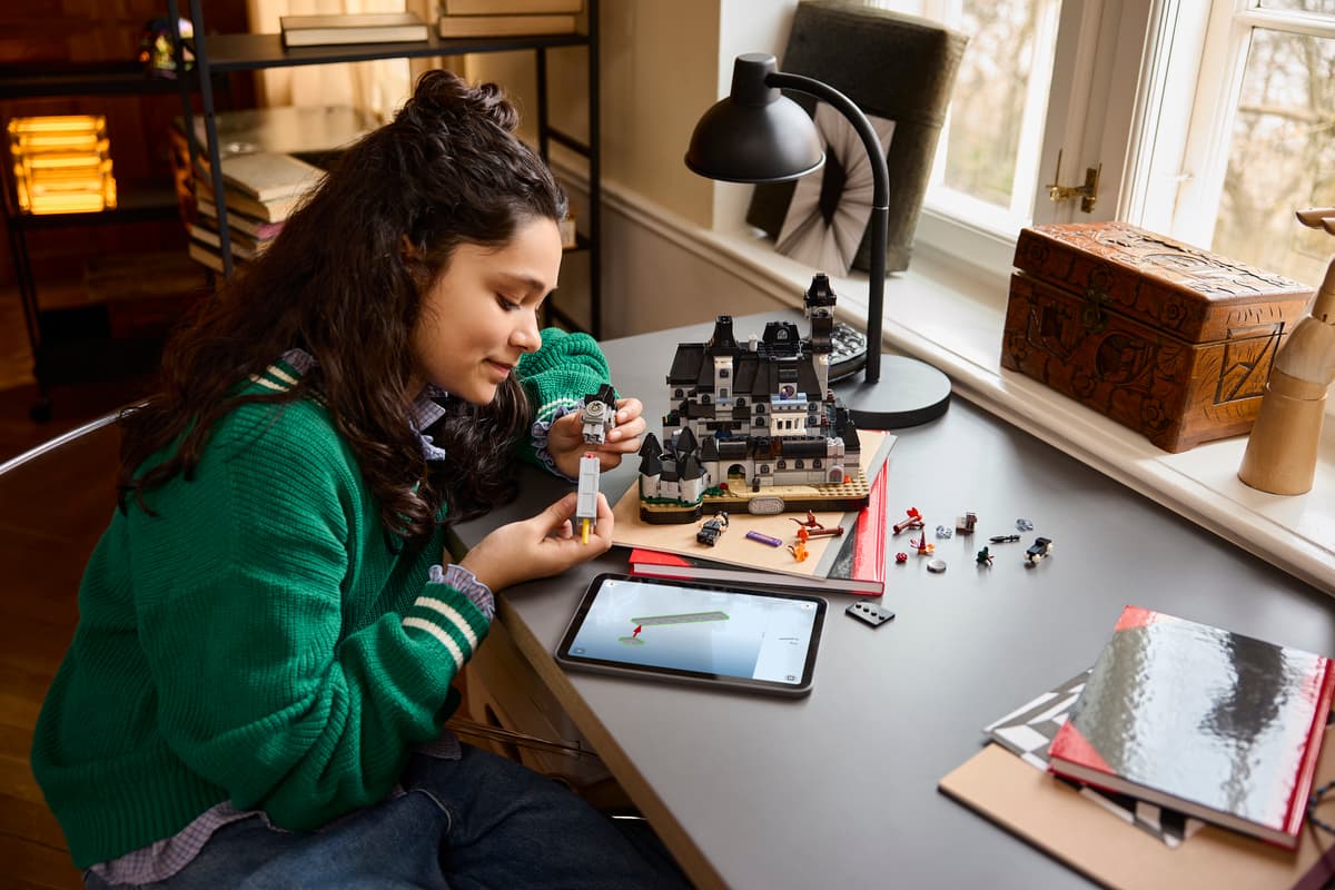 LEGO Wednesday 76788 Nevermore Academy Age 10+ 890pcs