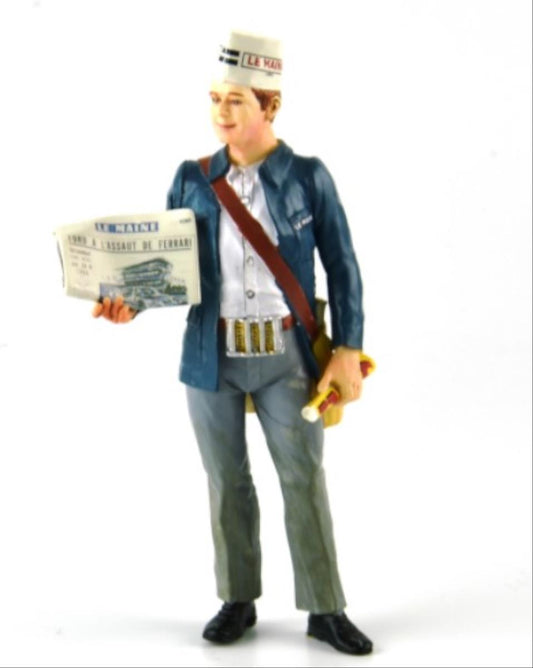 Le Mans Miniatures Joseph the Maine Libre Newspaper Vendor Figurine LMMFLM132066M 1:32