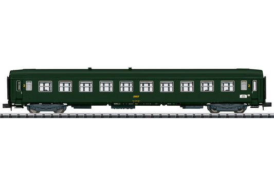 Trix 18428  SNCF Nizza-Paris 2nd Class Express Coach IV N Gauge