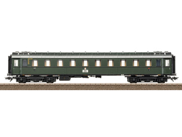 Trix M23626 DB D74 Hamburg Altona-Basel C4u 3rd Class Coach III HO Gauge