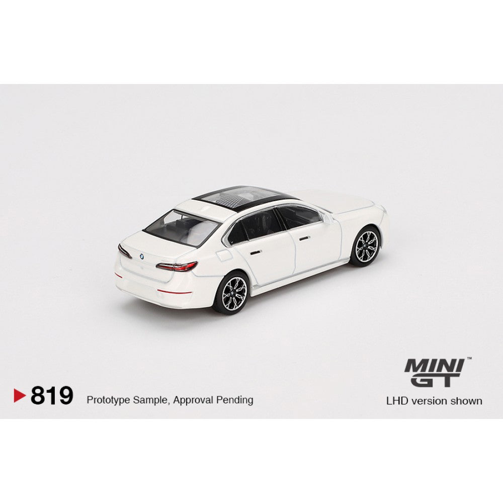 MiniGT BMW i7 XDrive 60 Mineral White (RHD) No.819