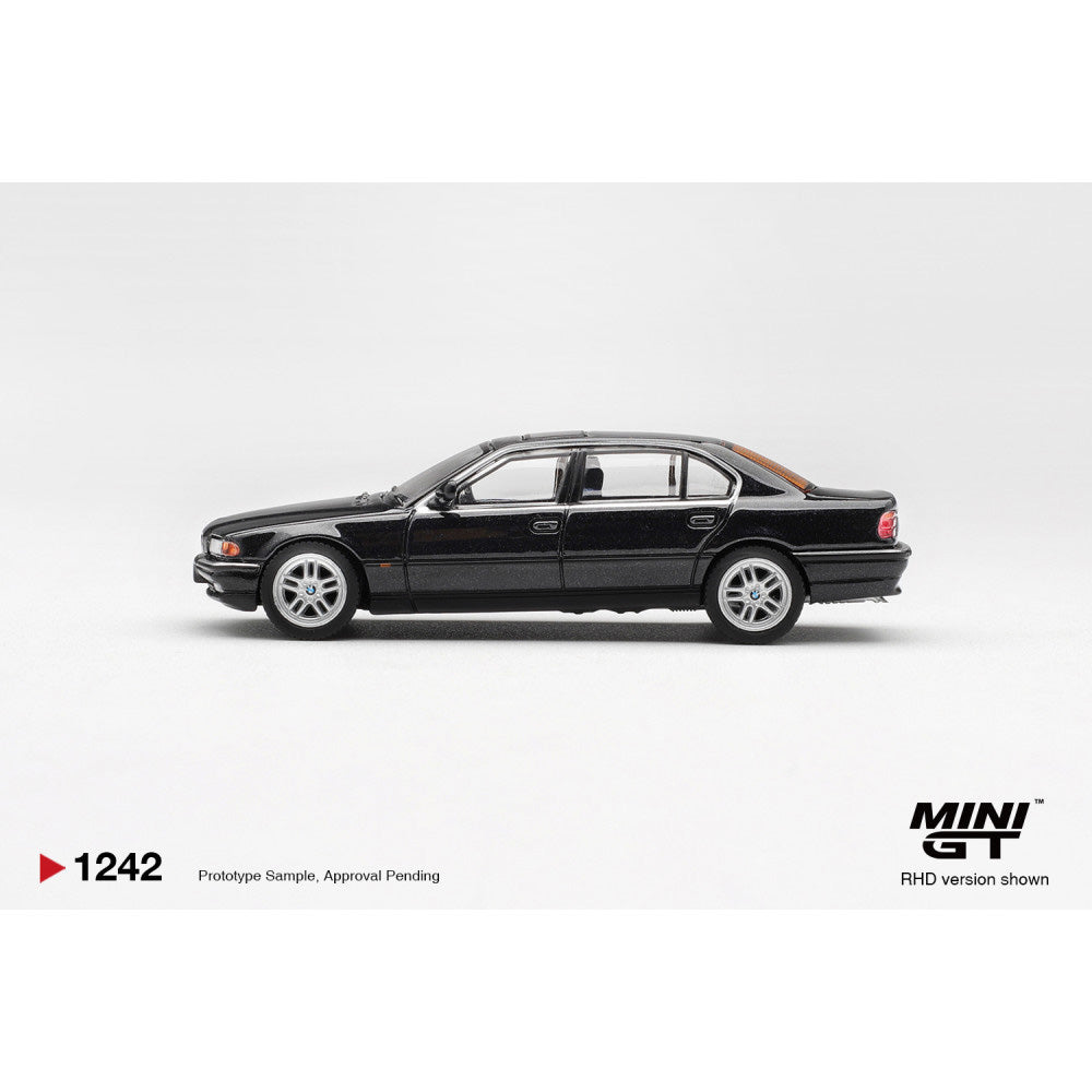 MiniGT BMW 750IL Black Sapphire 1:64 Diecast Car 1242-R