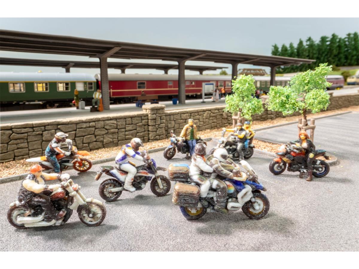 Noch 10900 Touring Motorbike with Pillion Ridden 3D Master Figure HO Gauge
