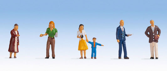 Noch Pedestrians (6) Figure Set N15481 HO Scale
