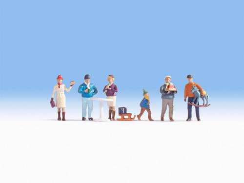 Noch Christmas Market (6) and Accessories Figure Set N Gauge 36926
