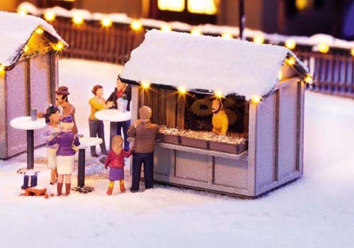 Noch At the Christmas Market Scenery Set HO Gauge 65610