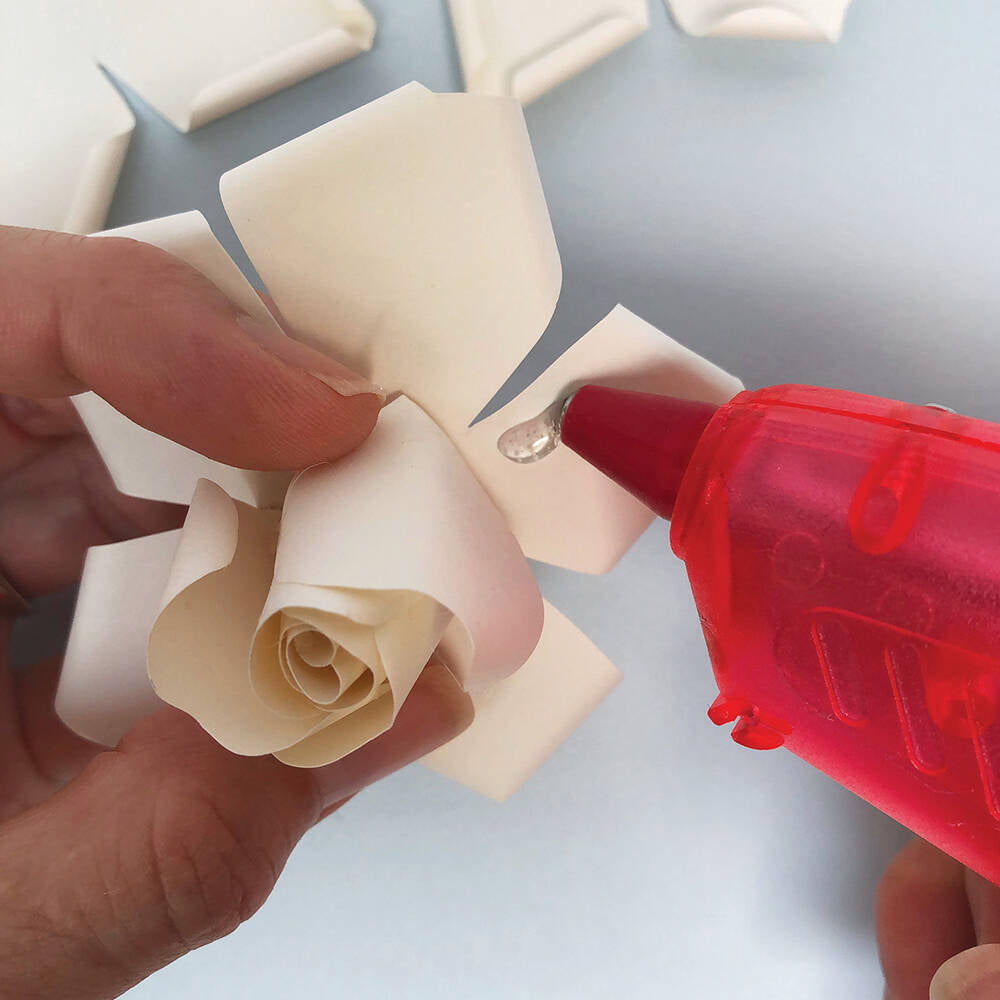 Bergin & Bath Rose Wreath Paper Flower Craft Kit