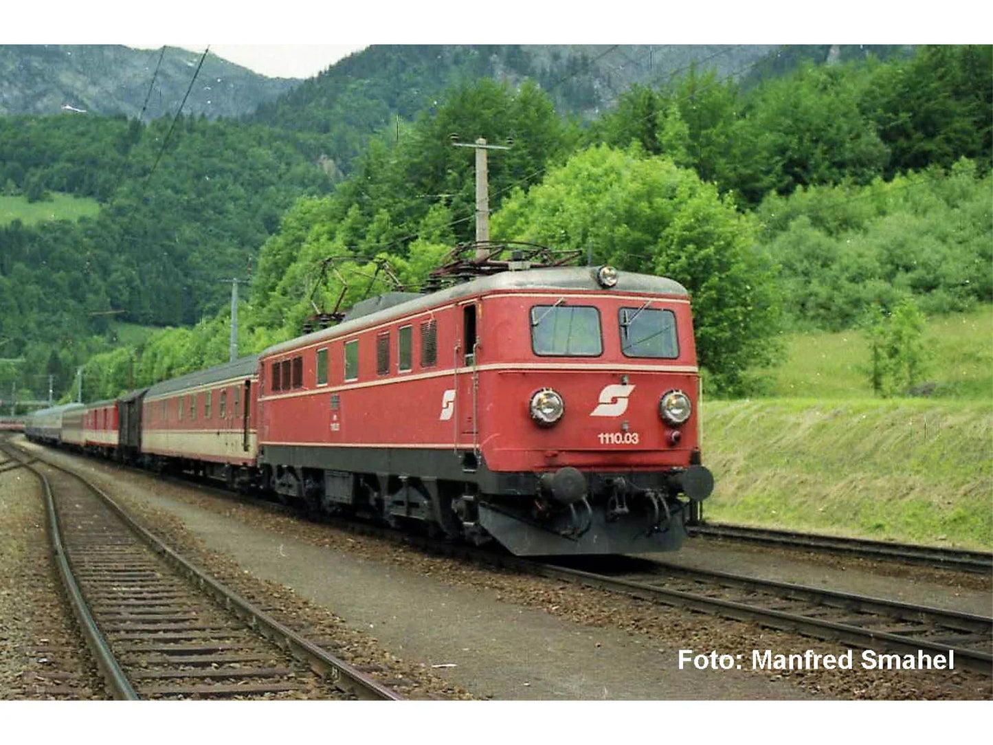 Piko 21811 Expert OBB Rh1110.0 Electric Locomotive IV (~AC-Sound) HO Gauge