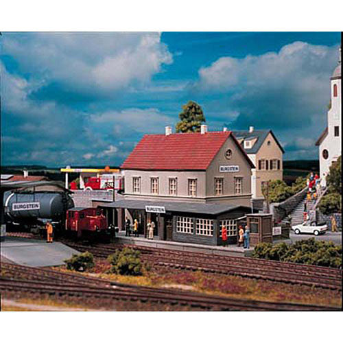 PIKO Hobby Burgstein Station Kit HO Gauge 61820
