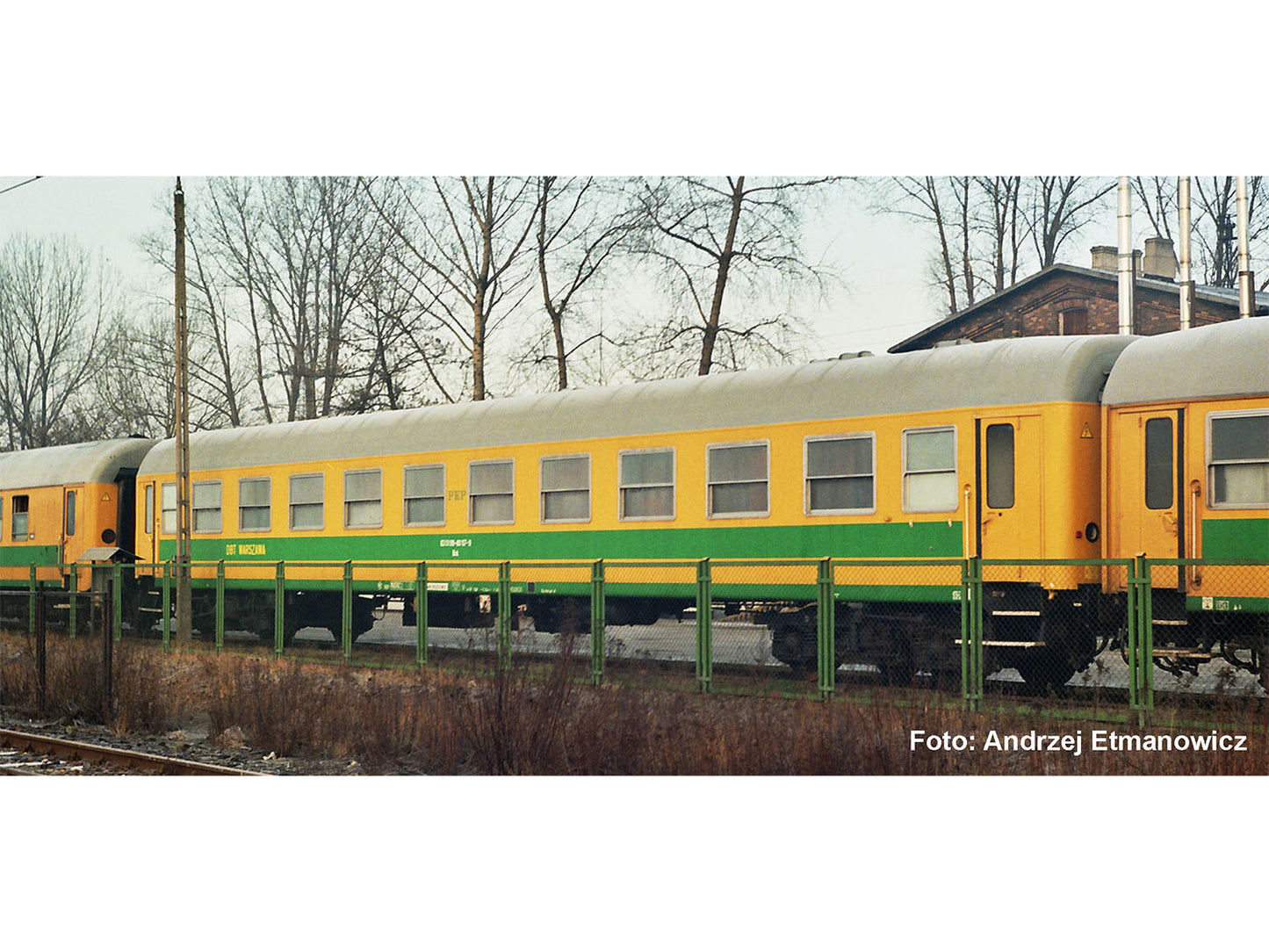 Piko 97189 Expert PKP 110A Sleeper Coach V HO Gauge