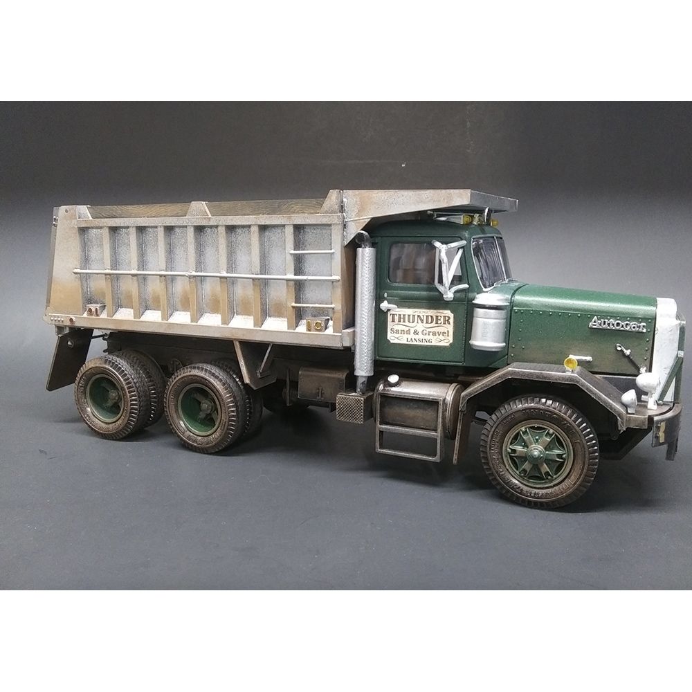 AMT 1150 Autocar DC9964B Dump Truck 1:25 Model Kit