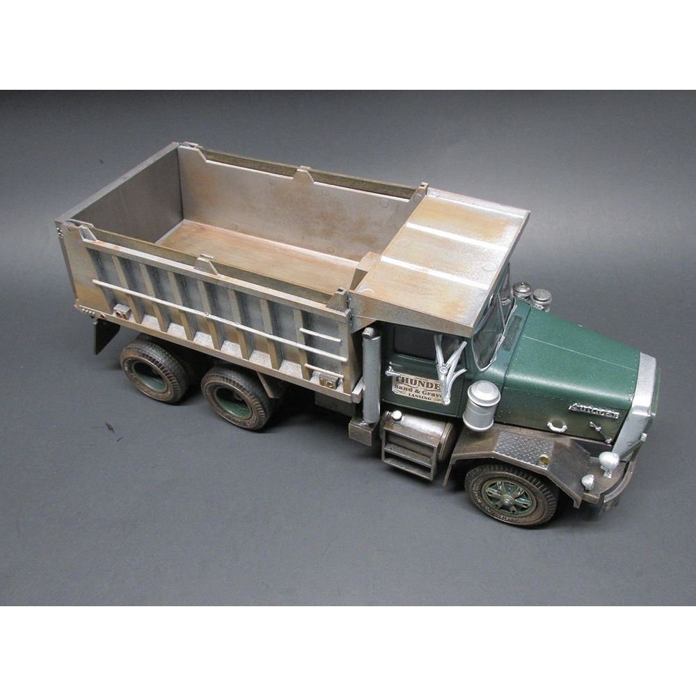 AMT 1150 Autocar DC9964B Dump Truck 1:25 Model Kit