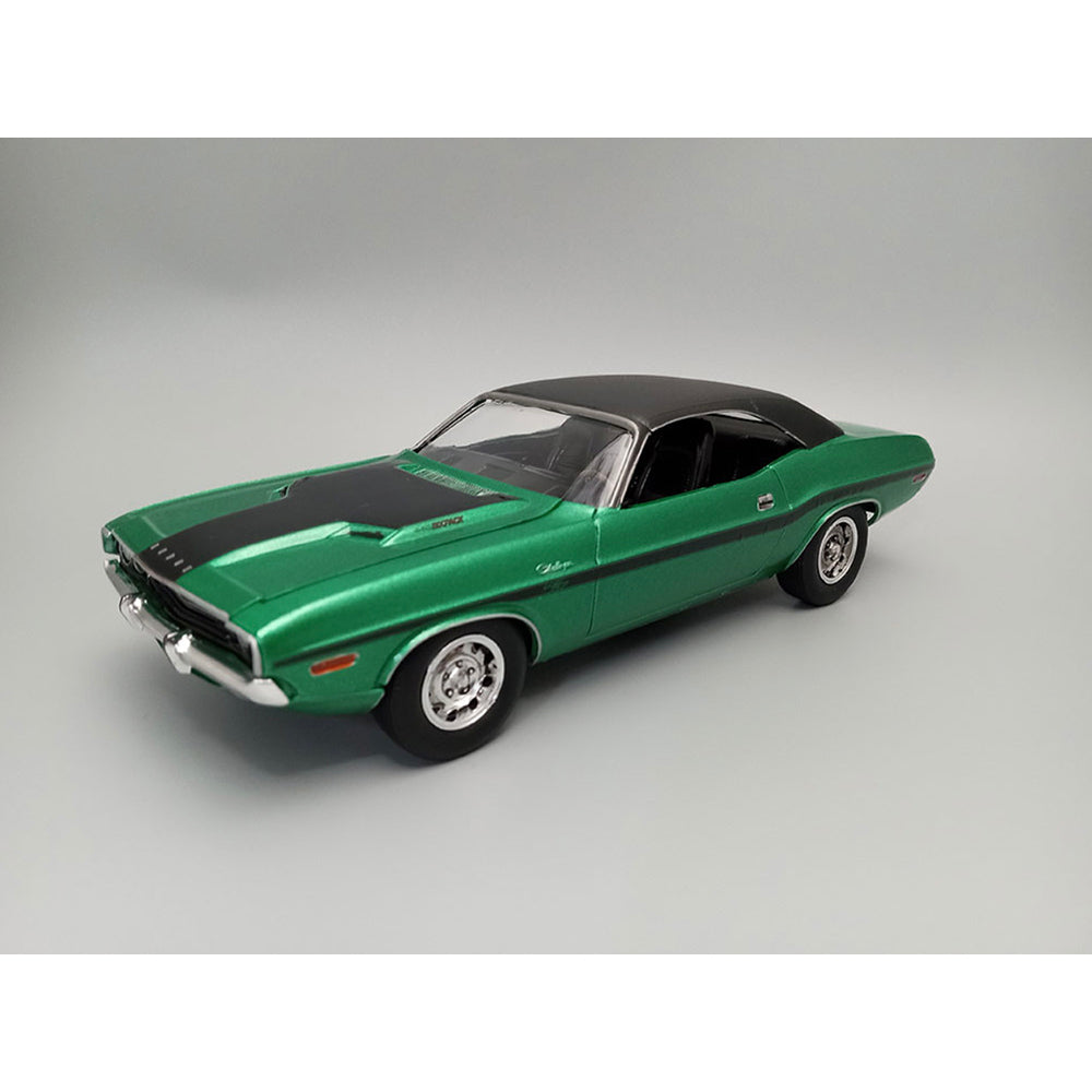 AMT 1401 1970 Dodge Challenger (USPS) 1:25 Model Kit