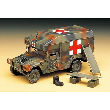 Academy 13243 US M977 Maxi Ambulance 1:35 Model Kit