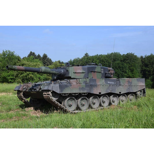 Academy 13428 German Army Leopard 2A4, ca.1980s-2000s 1:72 Model Kit