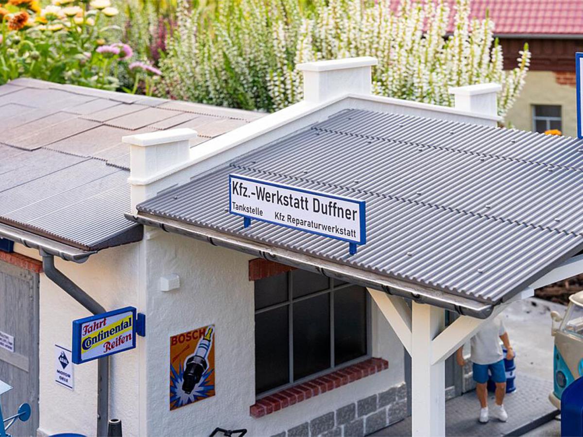 Pola 330821 ARAL Petrol Station with Workshop Kit G Gauge