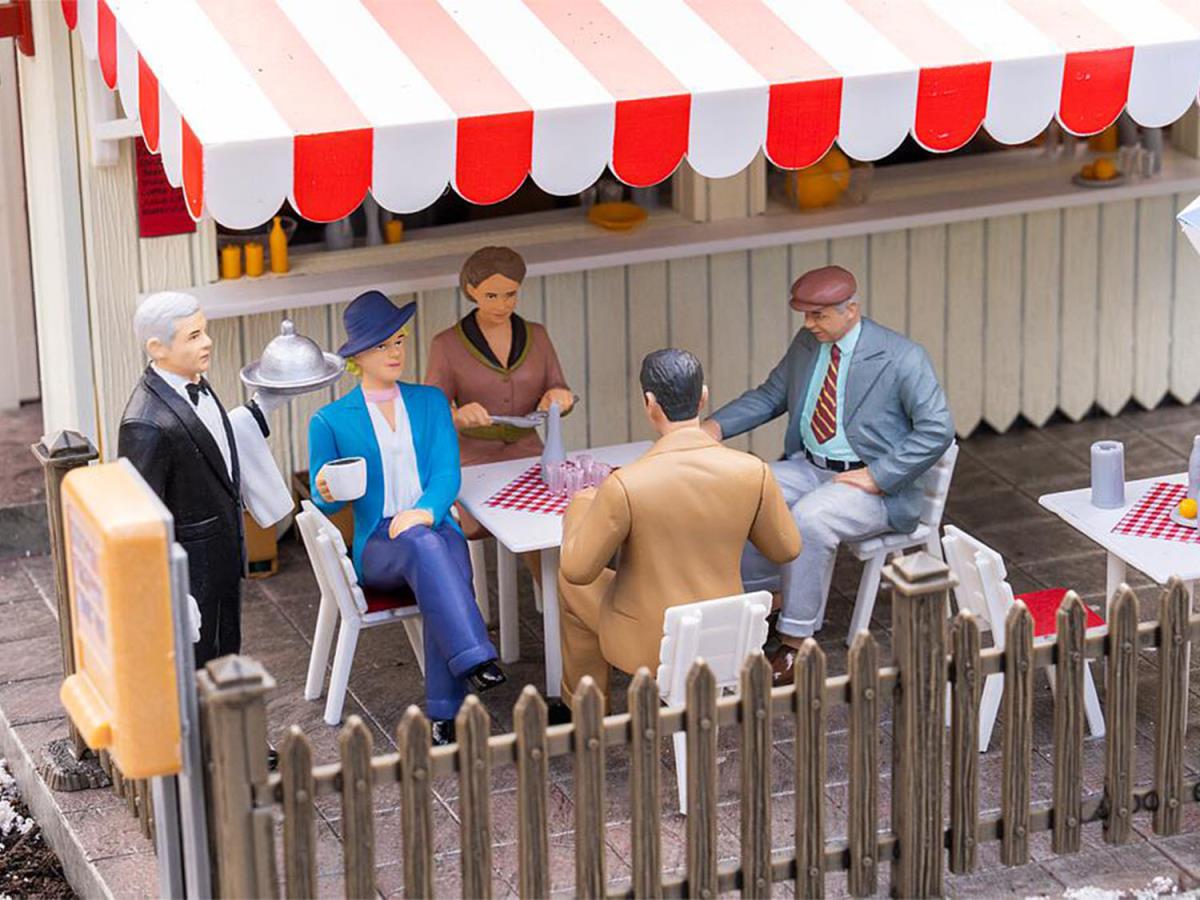 Pola 331531 Seated Diners (4) & Waiter Figure Set G Gauge