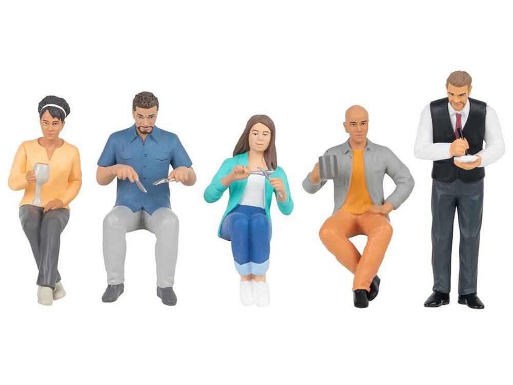 Pola 331532 Modern Seated Diners (4) & Waiter Figure Set G Gauge