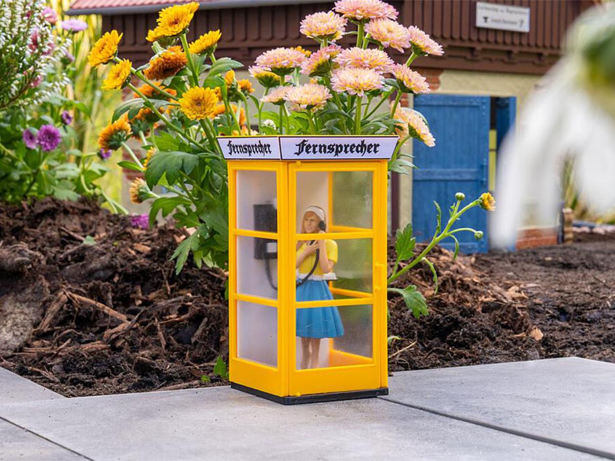 Pola 333231 Telephone Box with Figure Kit G Gauge