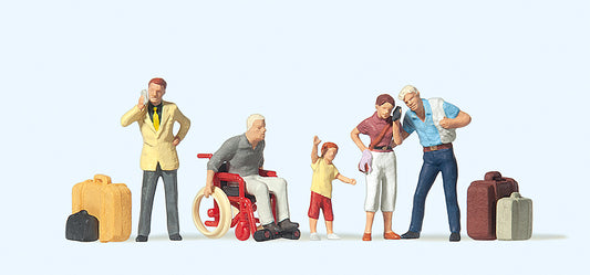 Preiser 10469 Passers By (5) Exclusive Figure Set HO