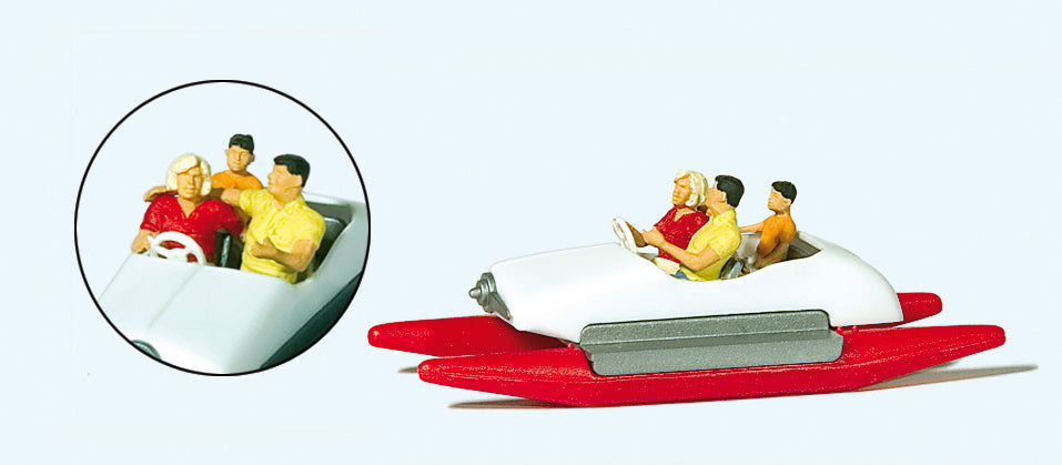 Preiser 10683 Family in White Pedal Boat (3) Exclusive Figure Set HO