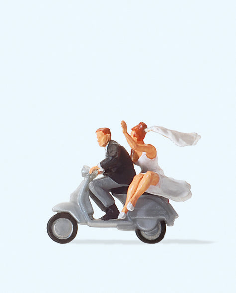 Preiser 28150 Wedding Couple on Vespa Figure HO