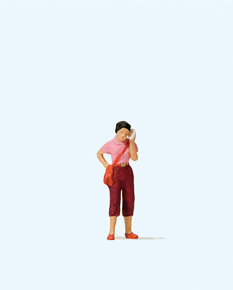 Preiser 28166 Woman with Mobile Phone Figure HO